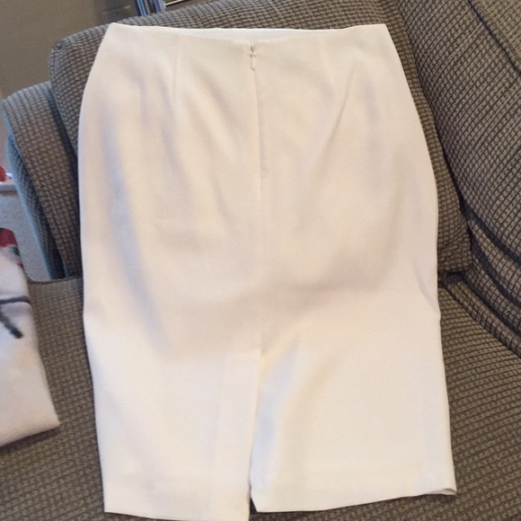 Bebe cream skirt with black beaded pattern. - Picture 2 of 4